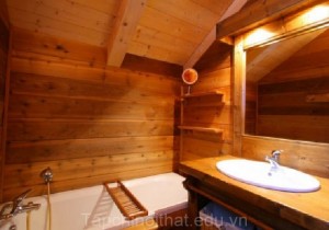 Trang trí phòng tắm bằng chất liệu gỗ