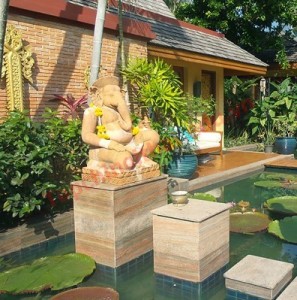 Các villa mang đậm phong cách Thái, tạo cảm giác thư thái và giúp khách tận hưởng không khí trong lành. 