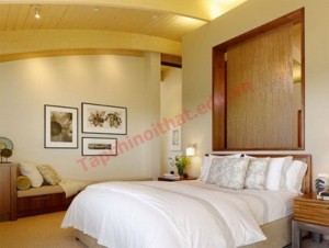Tránh treo tranh sơn thủy bởi núi rất nặng nề sẽ gây áp lực lớn về tinh thần đối với người nằm trên giường