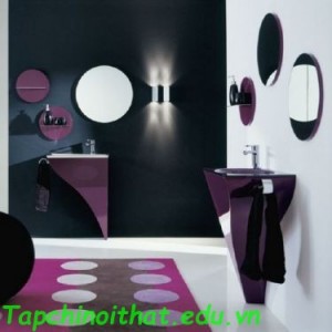 Phòng tắm màu tím và trắng